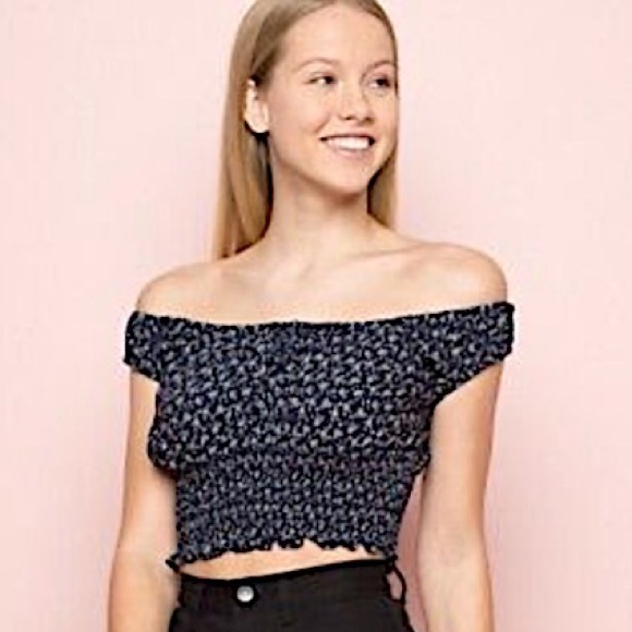 Brandy Melville Tops - Brandy Melville Marilyn Top